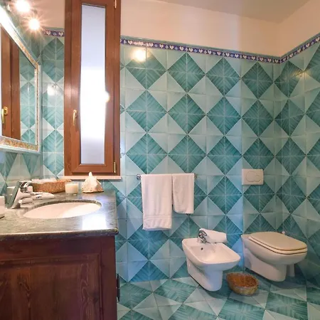 2 Bedroom Gorgeous In Holiday home *