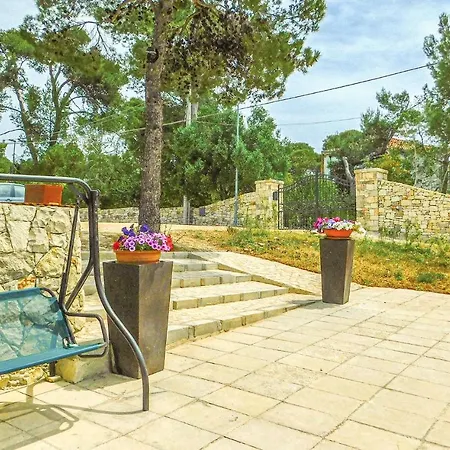 2 Bedroom Gorgeous In Holiday home *