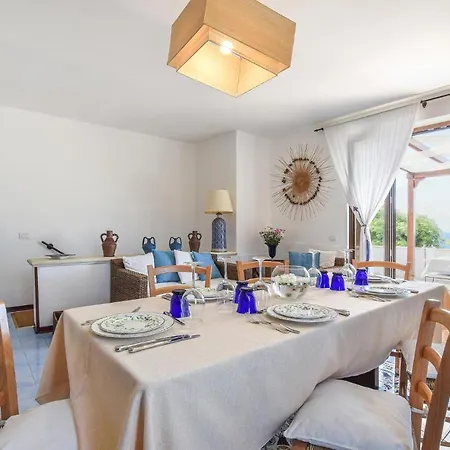 2 Bedroom Gorgeous In *